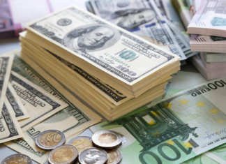 Dolar ve euro rekorlar kırmaya devam ediyor