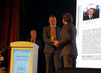 21. ULUSLARARASI TÜRK DÜNYASINA HİZMET ÖDÜL TÖRENİNDE GİRNE AMERİKAN ÜNİVERSİTESİ MÜTEVELLİ HEYET BAŞKANI SERHAT AKPINAR’ A ÜSTÜN HİZMET ÖDÜLÜ VERİLDİ.