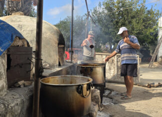 Kazanlar kuruldu, pekmezler kaynatıldı