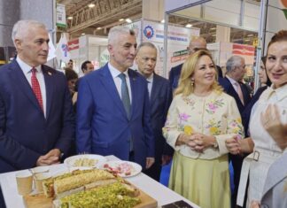 KKTC Ekonomi ve Enerji Bakanı Olgun Amcaoğlu WorldFood İstanbul 2025’i ziyaret etti: “Ürünlerimizle gurur duyduk”