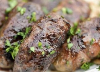 Kıbrıs’ın gururu şeftali kebabı, Food Atlas tarafından dünyanın en iyi ikinci sosis yemeği seçildi!