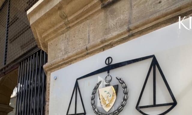 Kıbrıs Sağlık ve Toplum Bilimleri Üniversitesi’nde yürütülen “sahte diploma” soruşturmasında tutuksuz yargılanan F.Ü., bugün bir kez daha Lefkoşa Ağır Ceza Mahkemesi’nde hakim karşısına çıktı.